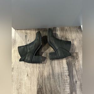 Women’s Clark’s Heeled Boots size 8